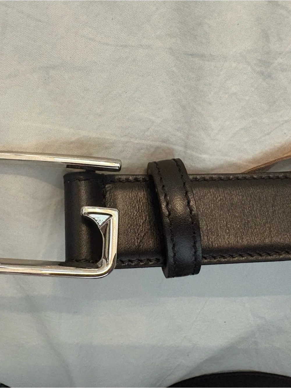Gucci Dark Brown Leather Men’s Belt with Silver Buckle and Tan Interior